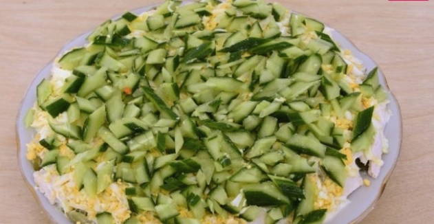 Салат «Лесная поляна» с опятами и куриным филе