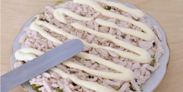 Салат «Лесная поляна» с опятами и куриным филе