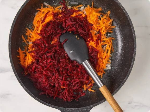 Борщ со свининой и свежей капустой