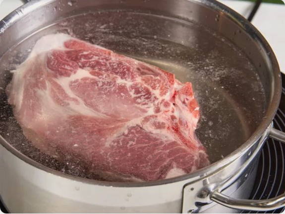 Борщ со свининой и свежей капустой