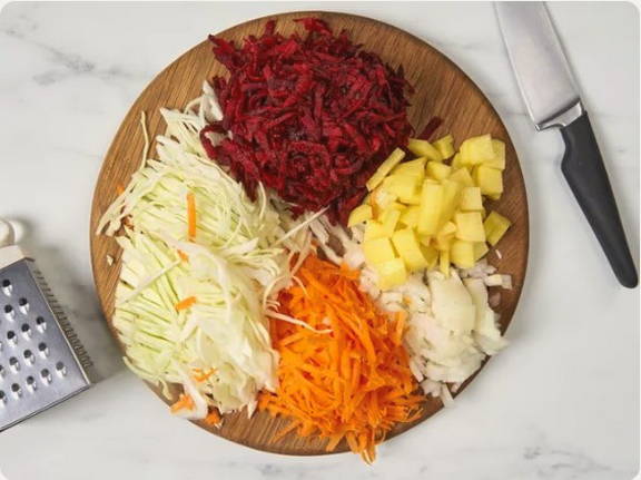 Борщ со свининой и свежей капустой