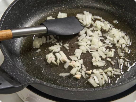 Борщ со свининой и свежей капустой