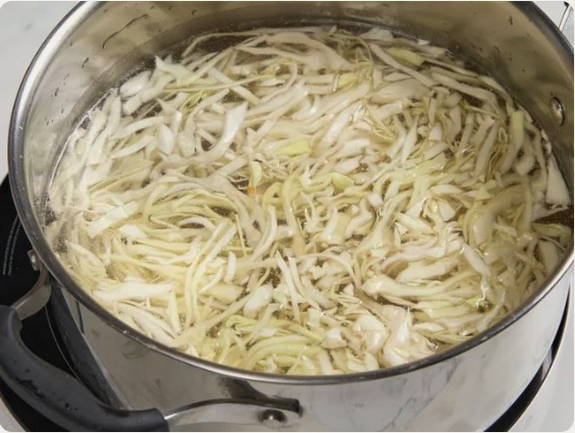 Борщ со свининой и свежей капустой