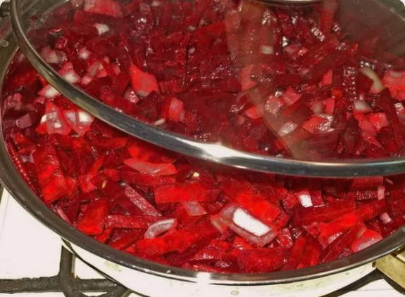 Борщ с консервированной фасолью