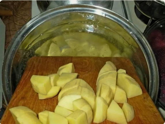 Борщ с консервированной фасолью