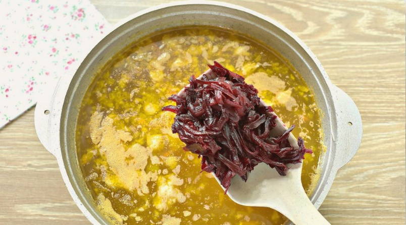 Борщ с тушеной и свежей капустой