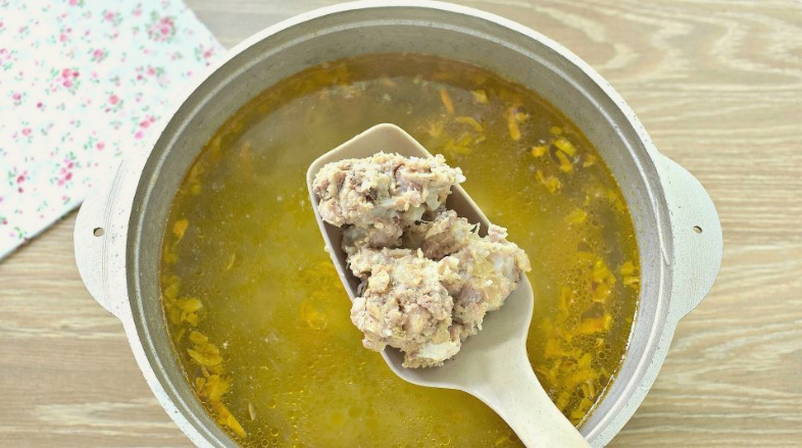 Борщ с тушеной и свежей капустой