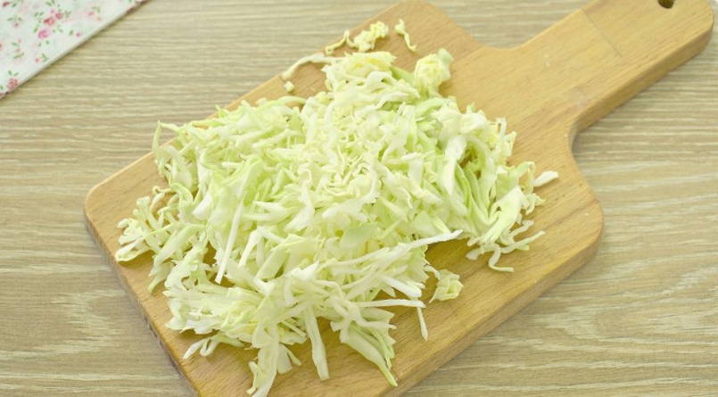 Борщ с тушеной и свежей капустой