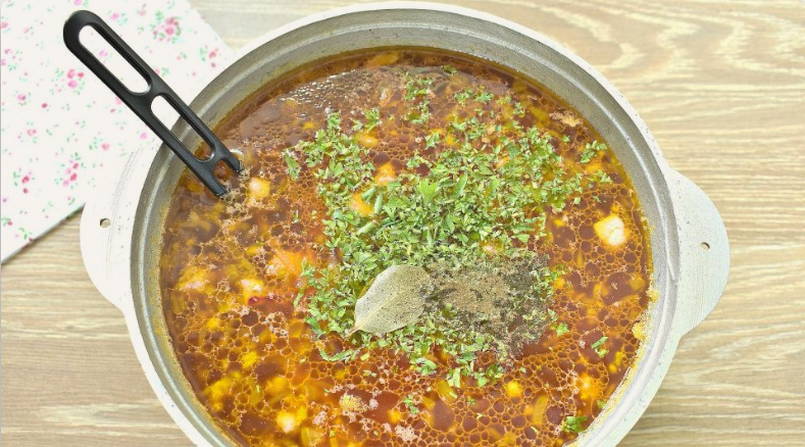 Борщ с тушеной и свежей капустой