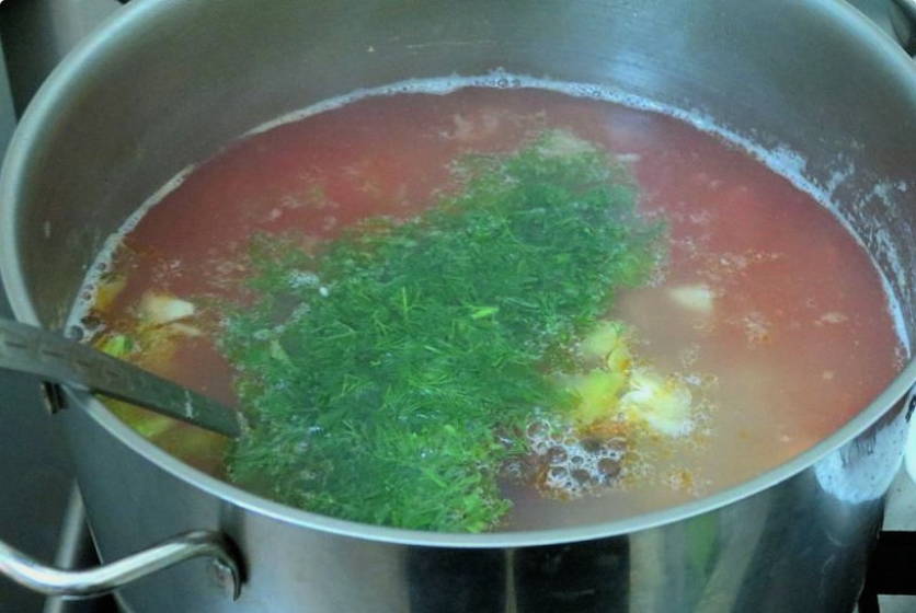 Борщ с копчеными ребрышками