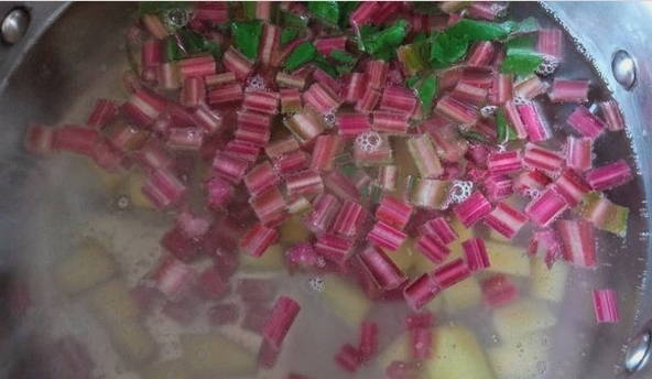 Борщ из свекольной ботвы