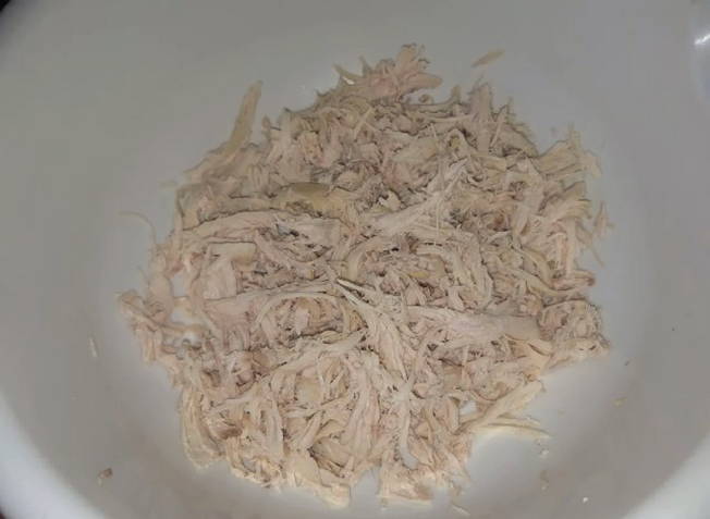 Салат «Курочка ряба» с черносливом