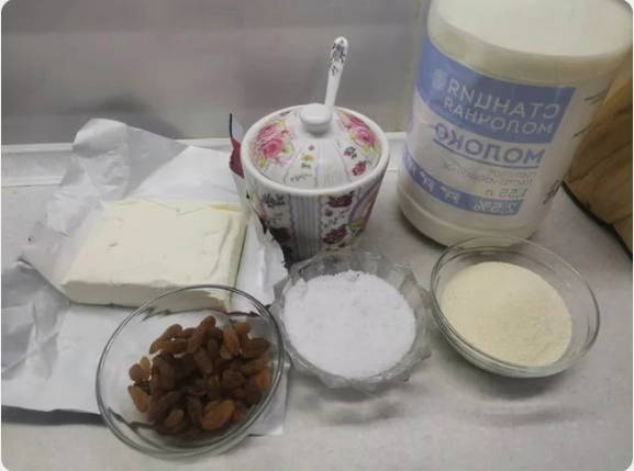 Манная каша с изюмом