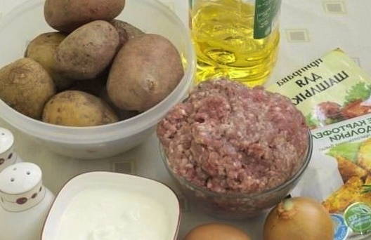 Фрикадельки с картошкой в духовке