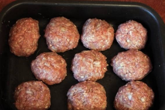Фрикадельки с рисом в духовке