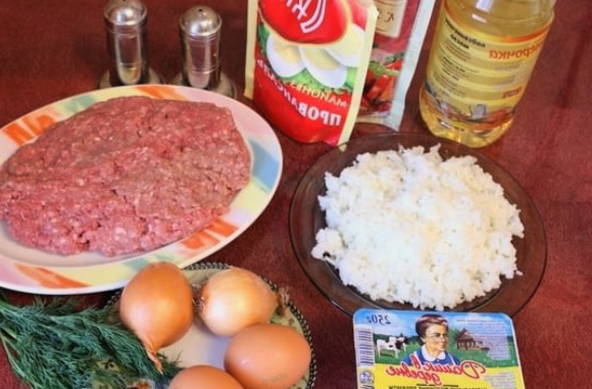 Фрикадельки с рисом в духовке