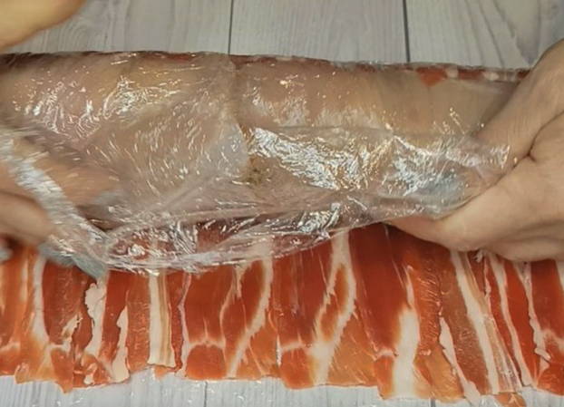 Куриный рулет в беконе