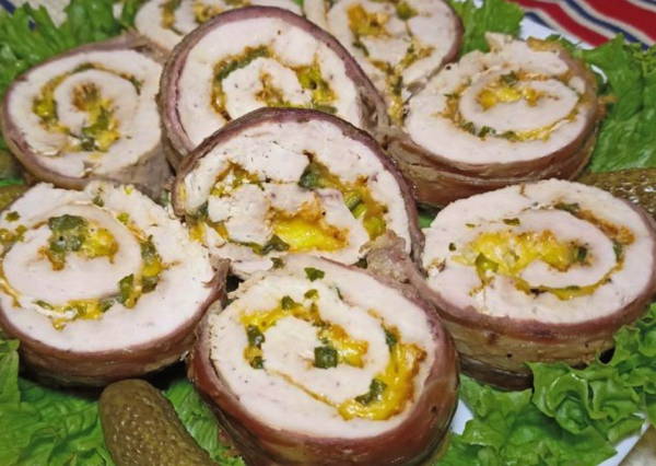 Куриный рулет в беконе