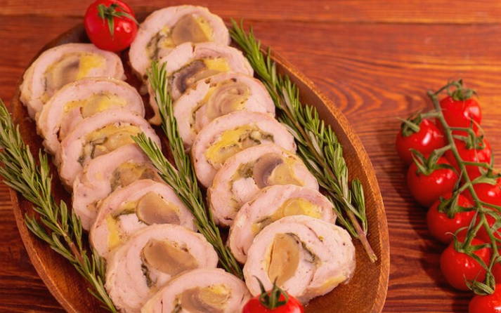 Куриный рулет с грибами