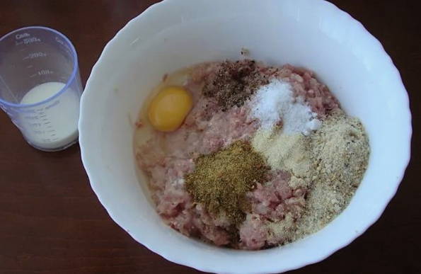 Мясной рулет в беконе
