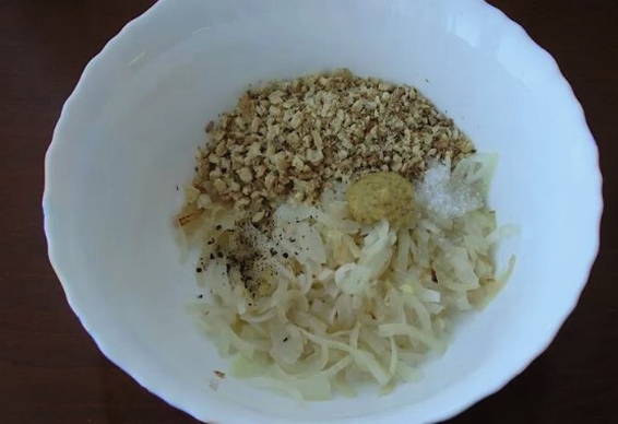 Мясной рулет в беконе