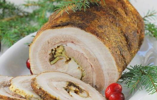 Мясной рулет с черносливом