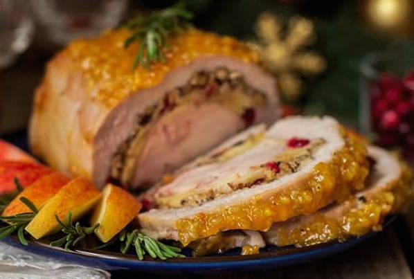 Мясной рулет из свинины с начинкой