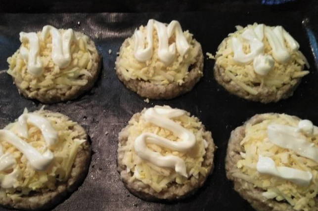 Стожки из куриного фарша в духовке