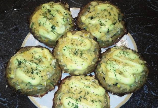 Стожки из куриного фарша в духовке