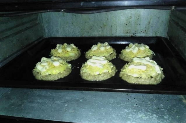 Стожки из куриного фарша в духовке