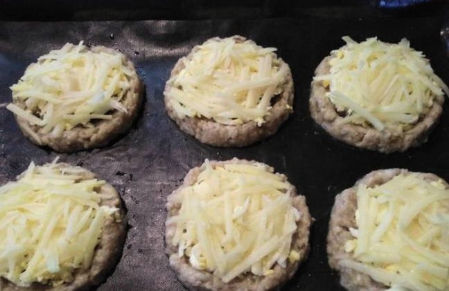 Стожки из куриного фарша в духовке