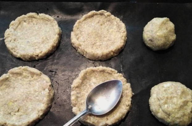 Стожки из куриного фарша в духовке