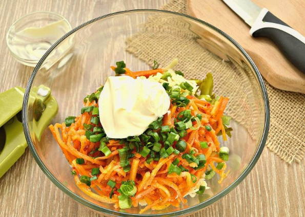 Салат «Лисичка» с корейской морковкой и курицей
