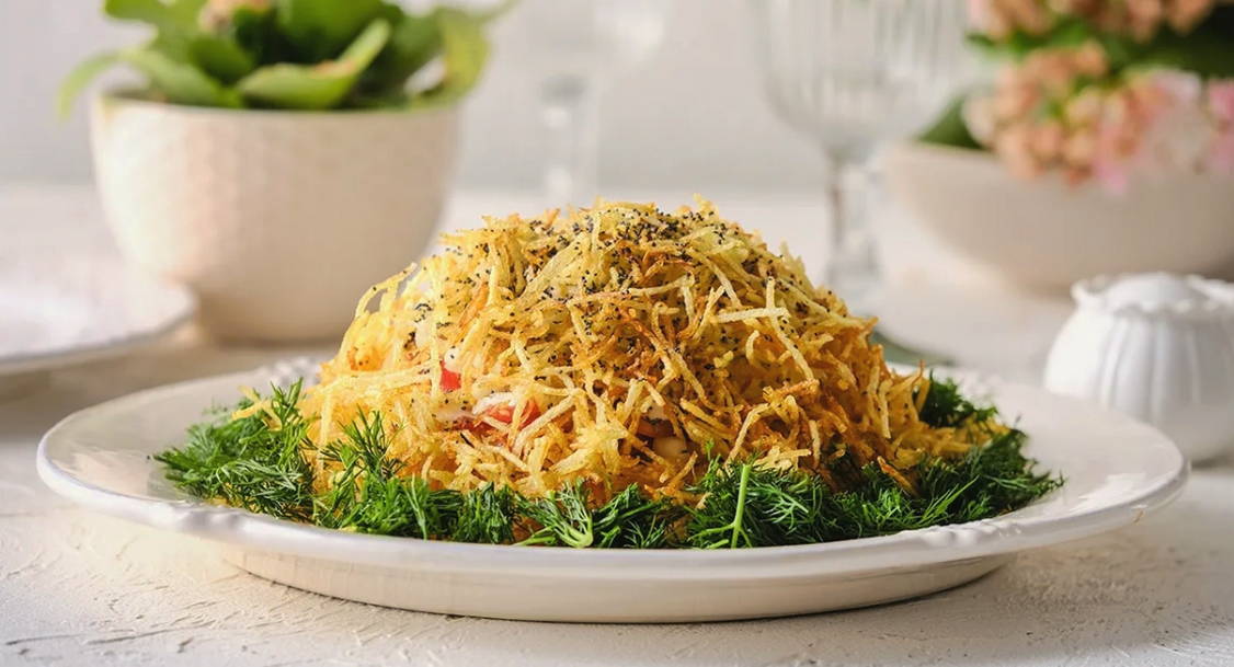 Салат «Муравейник» с копчёной курицей