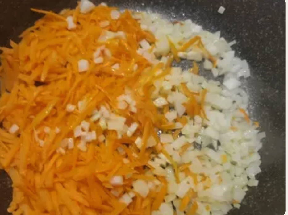 Борщ с квашеной капустой и свининой