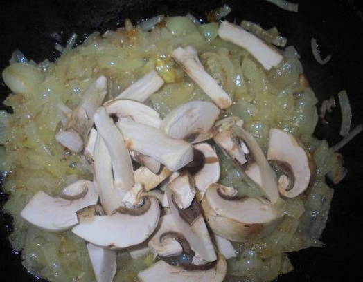 Мясной рулет с грибами