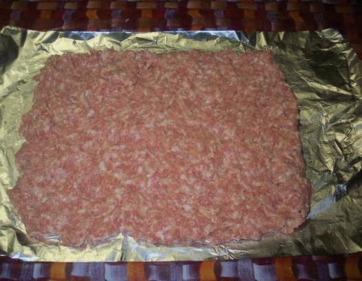 Мясной рулет с грибами