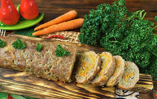 Мясной рулет из свиного фарша в духовке