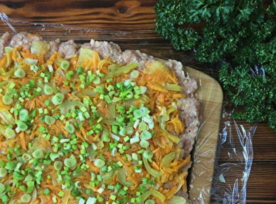 Мясной рулет из свиного фарша в духовке