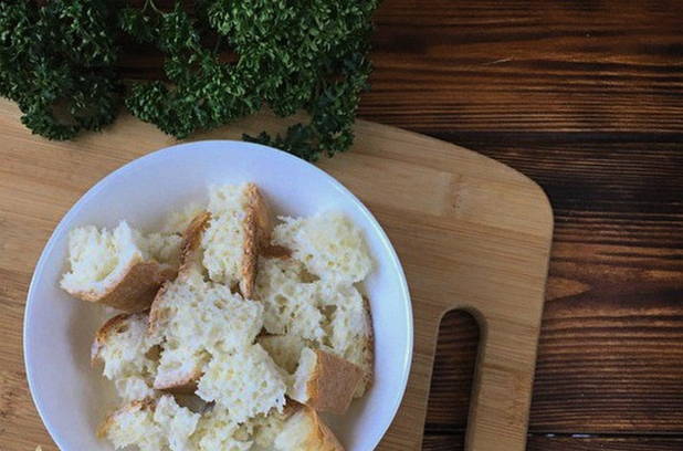 Мясной рулет из свиного фарша в духовке