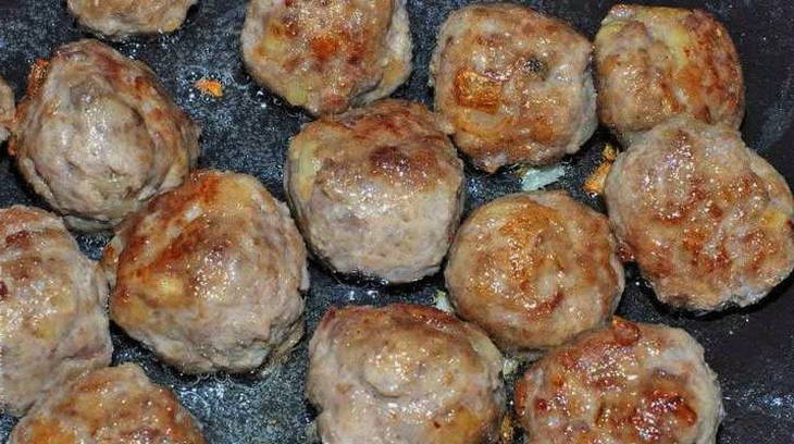 Жареные фрикадельки на сковороде