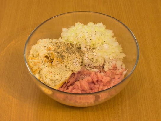Куриные фрикадельки в сливочном соусе в духовке