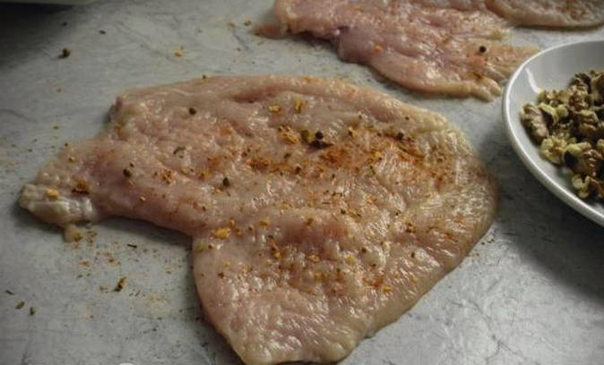 Куриный рулет с черносливом и курагой