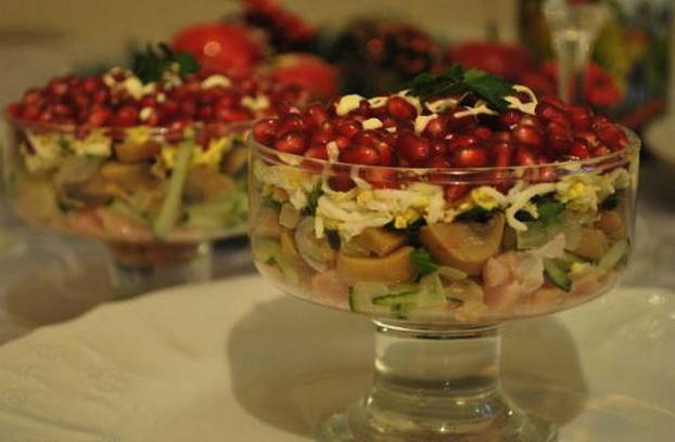 Салат «Мужские грезы» с копченой курицей