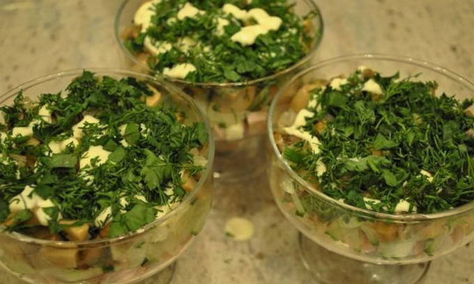 Салат «Мужские грезы» с копченой курицей