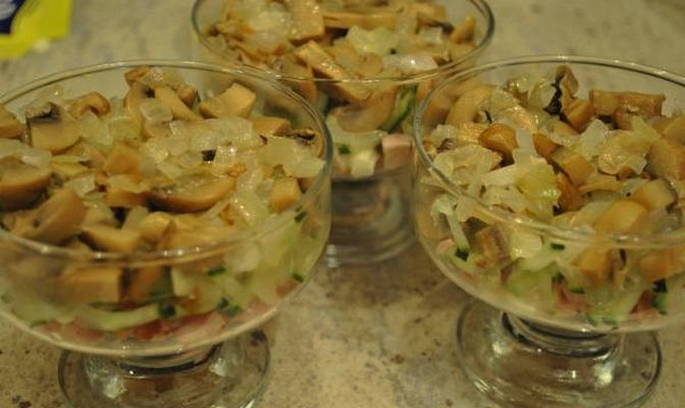 Салат «Мужские грезы» с копченой курицей