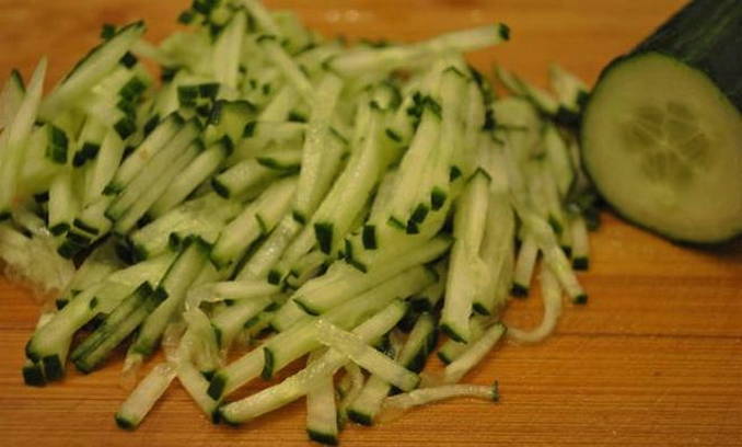 Салат «Мужские грезы» с копченой курицей