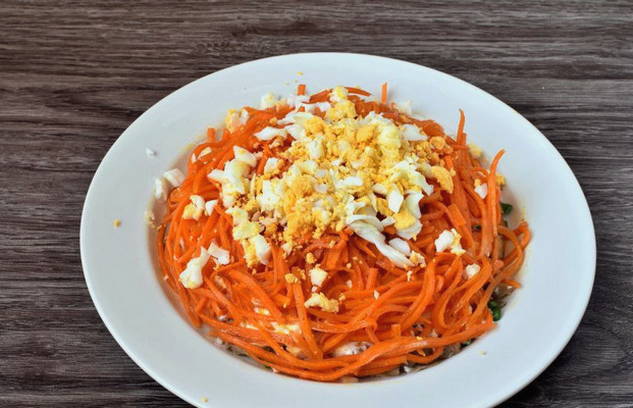 Салат «Матрешка» с корейской морковью и опятами