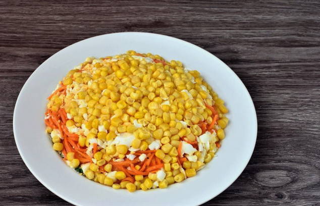 Салат «Матрешка» с корейской морковью и опятами
