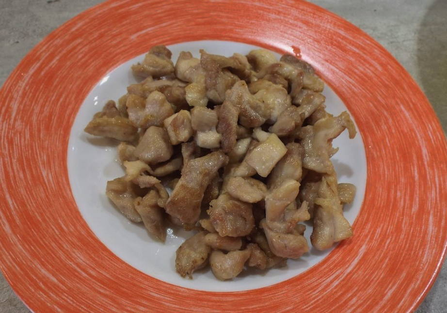 Салат «Мельница» с корейской морковью, кукурузой и изюмом Салат «Мельница» с корейской морковью, кукурузой и изюмом